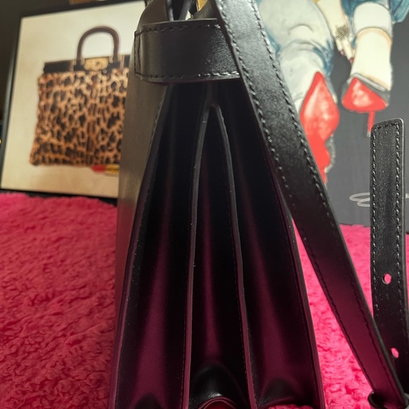 ❌SOLD❌💐💐MICHAEL KORS CROSSBODY 💐💐 - Picture 4 of 11